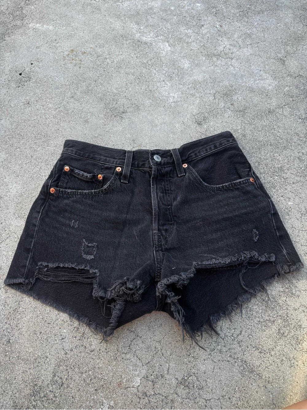 Levi’s 501 black denim shorts size z27